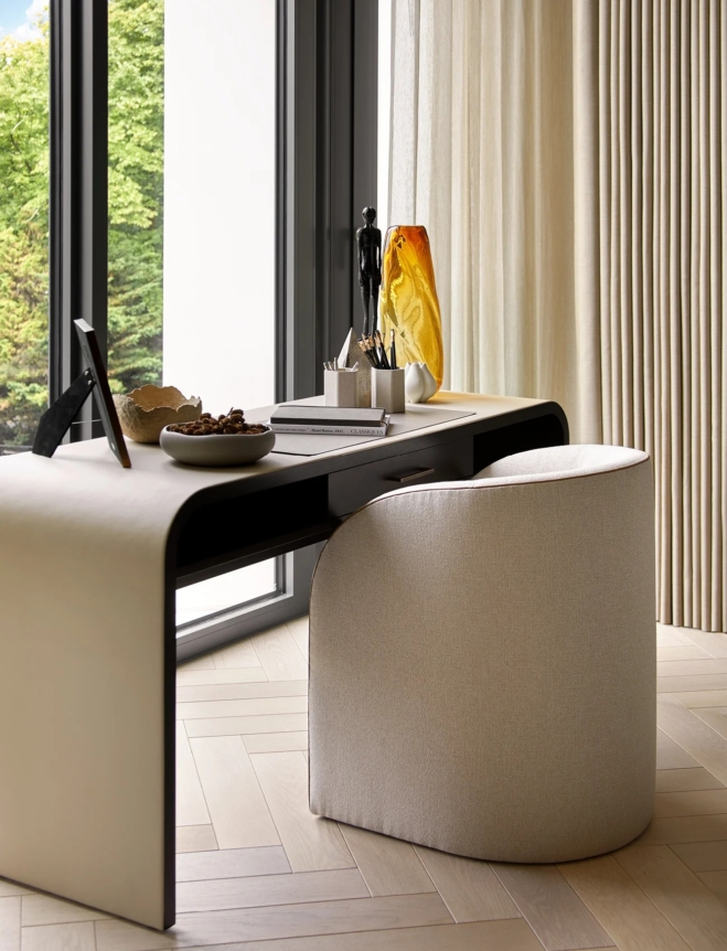 Laura Hammett – 80 Holland Park 10