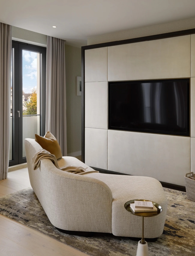 Laura Hammett – 80 Holland Park 8