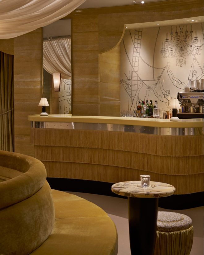 Tolu-Adẹ̀kọ́—VIP-Lounge-Decorex-1a