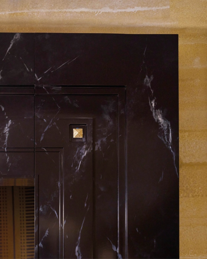 Tolu-Adẹ̀kọ́—VIP-Lounge-Decorex-6a