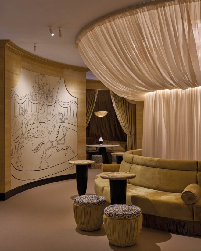 Tolu-Adẹ̀kọ́—VIP-Lounge-Decorex-8