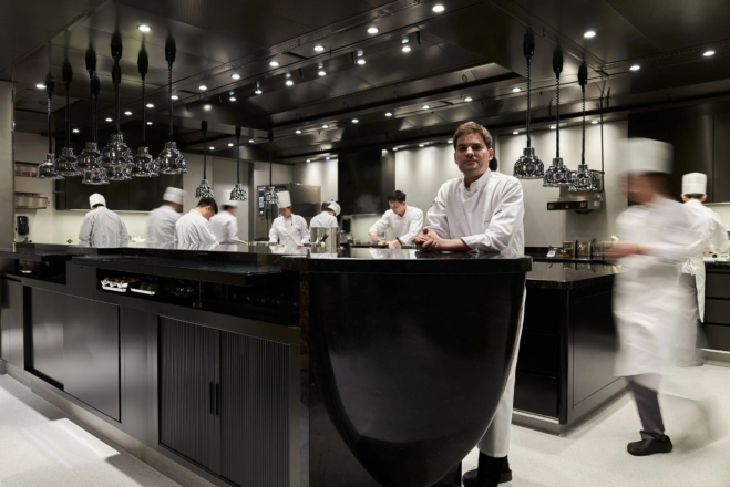 Chris Shao Studio – Black Swan_49